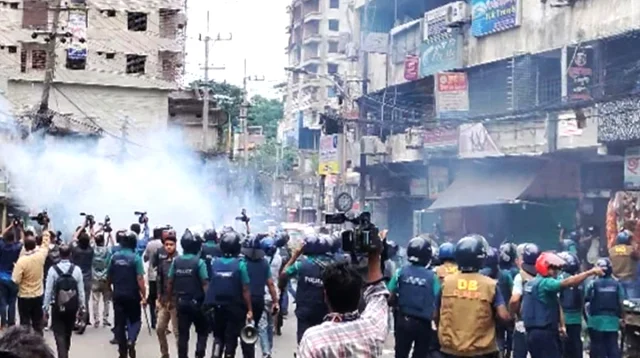 শাহ আমানত সেতুতে মুহুর্মুহু টিয়ারশেল: ১৮ জুলাই যেভাবে রণক্ষেত্র হলো চট্টগ্রামের রাজপথ
